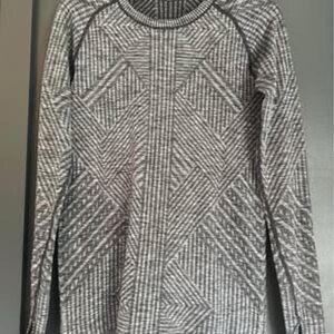 Lululemon Women's swifty tech long sleeve shirt. Heather gray. Size 6.